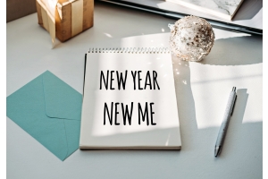 Papper med texten "New Year, new me".