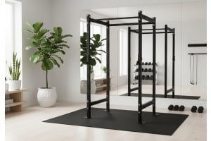 TF R2 power rack i ett hemmagym i ljus skandinavisk stil