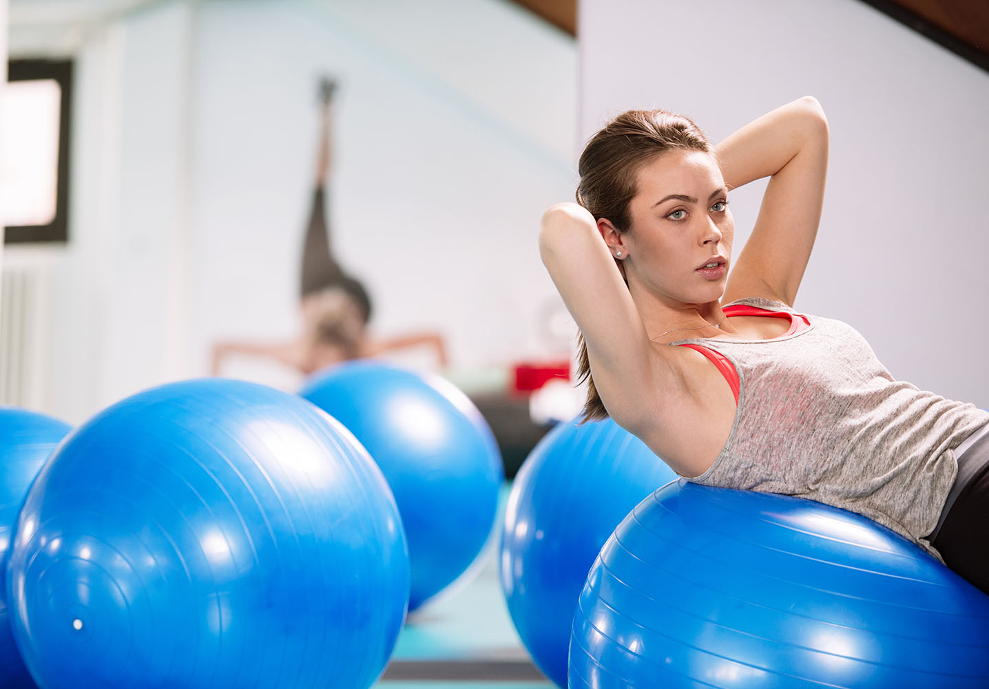 10 styrkeövningar med en pilatesboll